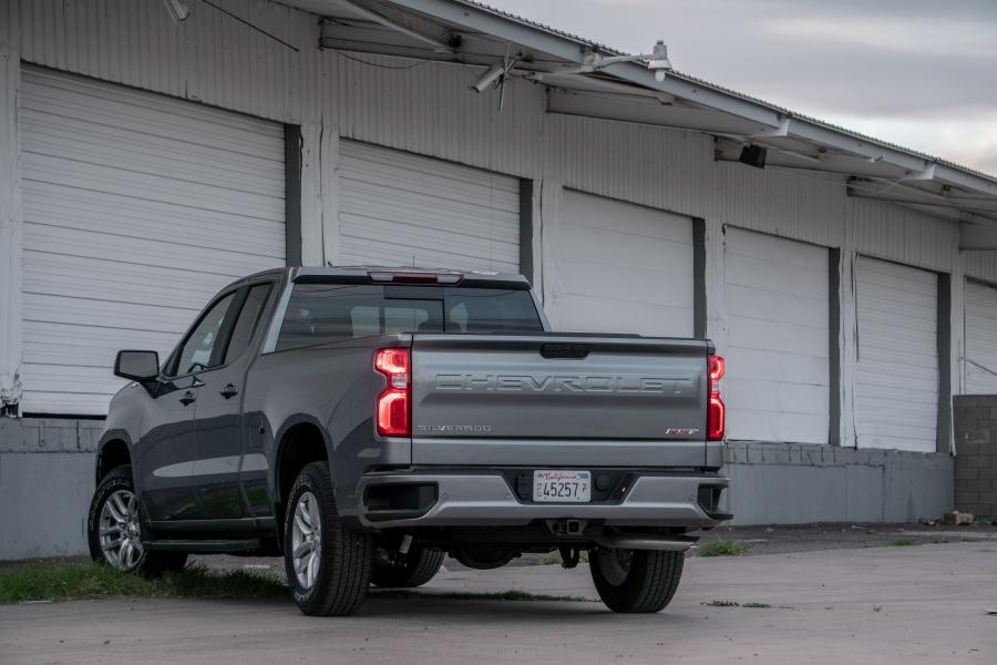  Chevrolet Silverado RST Double Cab 2018 года  (фото 33 из 40)